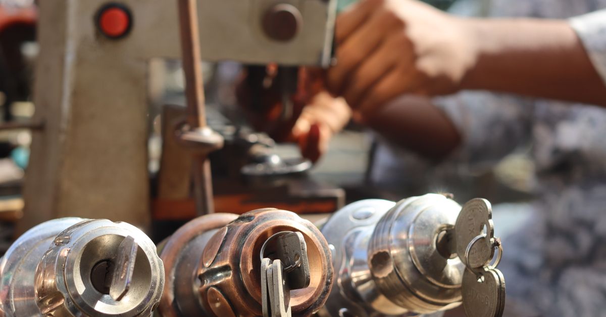 locksmith service technician — Bayside Locksmith Queens